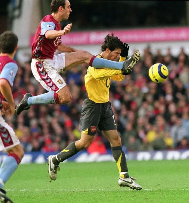Framed Print : Fabregas vs McCann: A Battle of Midfield Maestros at Villa Park, 2005