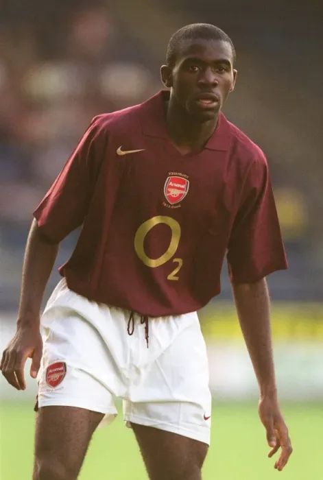 Framed Print : Fabrice Muamba in Action: Arsenal's Dramatic 3-3 Draw with Beveren, 2005 Framed Print : Fabrice Muamba in Action: Arsenal's Dramatic 3-3 Draw with Beveren, 2005