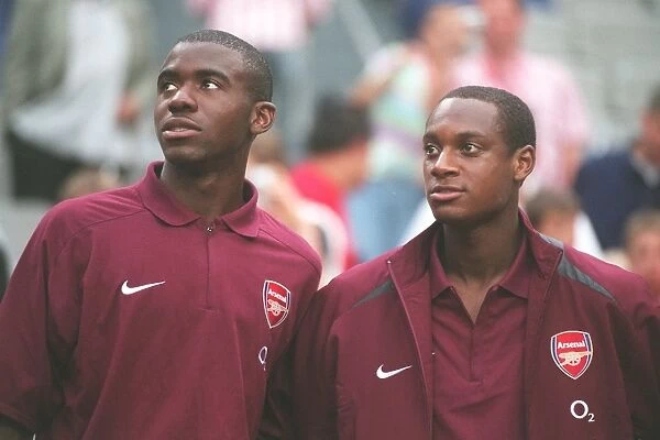 Fabrice Muamba and Justin Hoyte (Arsenal). Ajax 0:1 Arsenal