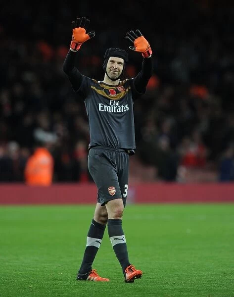 Farewell Cech: Emotional Moment as Arsenal Legend Bids Adieu to Emirates Against Tottenham