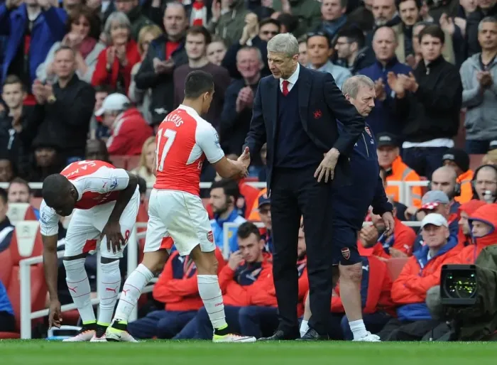Framed Print : Farewell Handshake: Wenger and Sanchez Part Ways at Arsenal vs. Watford, 2016