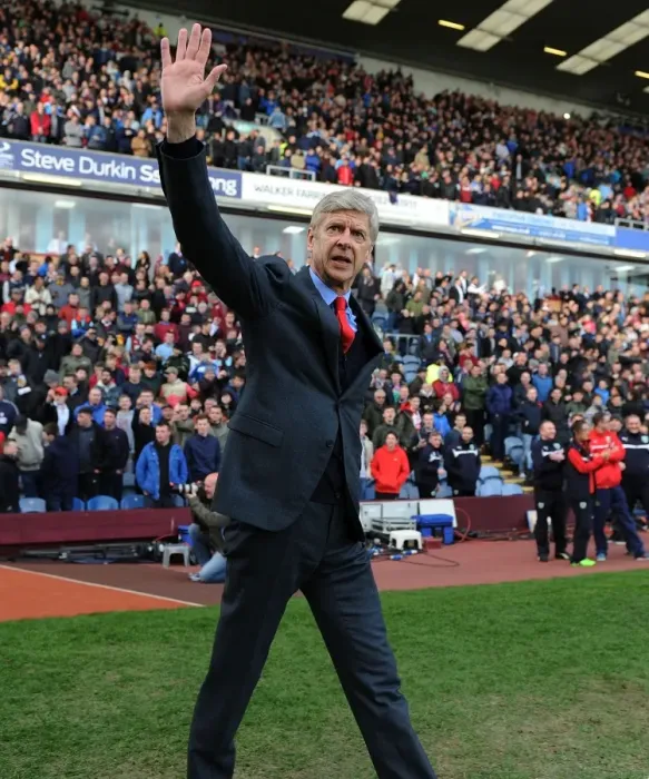 Framed Print : Farewell Wave: Arsene Wenger Bids Adieu to Arsenal Fans at Burnley's Turf Moor (2014 / 15)