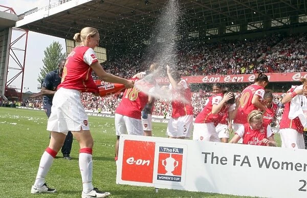 Faye White (Arsenal) celebrates winning the FA Cup Trophy