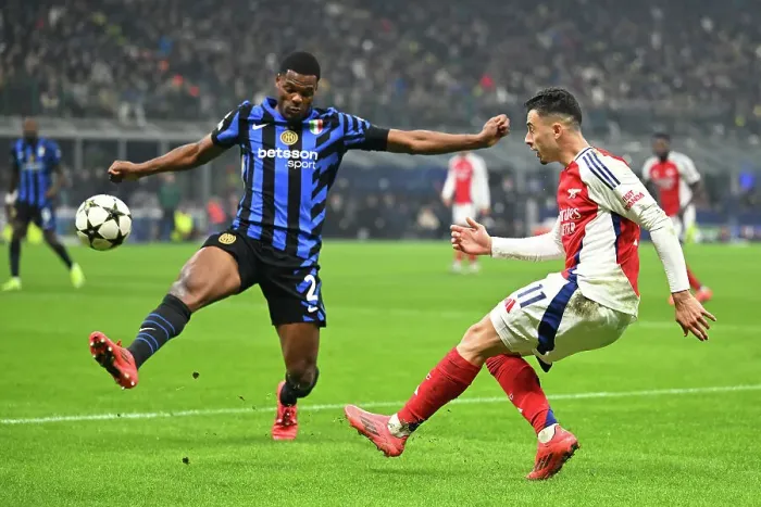 Framed Print : FC Internazionale Milano v Arsenal FC - UEFA Champions League 2024 / 25 League Phase MD4
