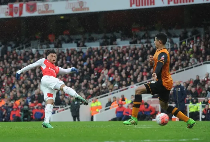 Framed Print : Fierce Rivalry: Oxlade-Chamberlain vs. Davies in FA Cup Clash