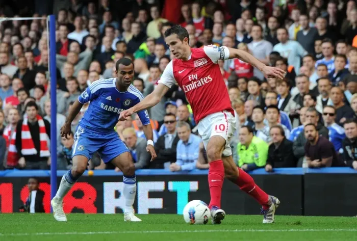 Framed Print : Five-Goal Blitz: Robin van Persie's Unforgettable Performance in Arsenal's Thrilling 5-3 Victory Over Chelsea (2011-12)
