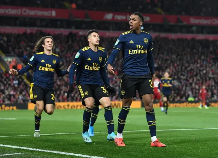 Framed Print : Five-Star Arsenal: Joe Willock and Gabriel Martinelli Celebrate Goals in Carabao Cup Upset at Anfield