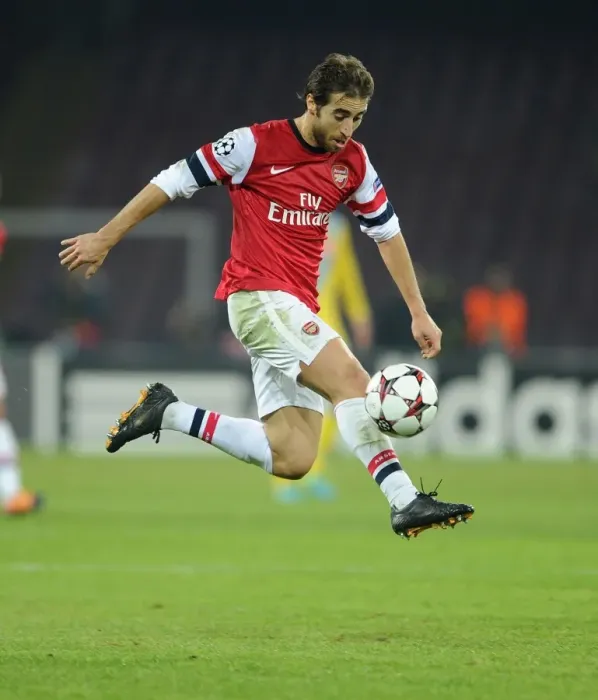 Framed Print : Flamini in Action: Napoli vs. Arsenal, UEFA Champions League 2013-14