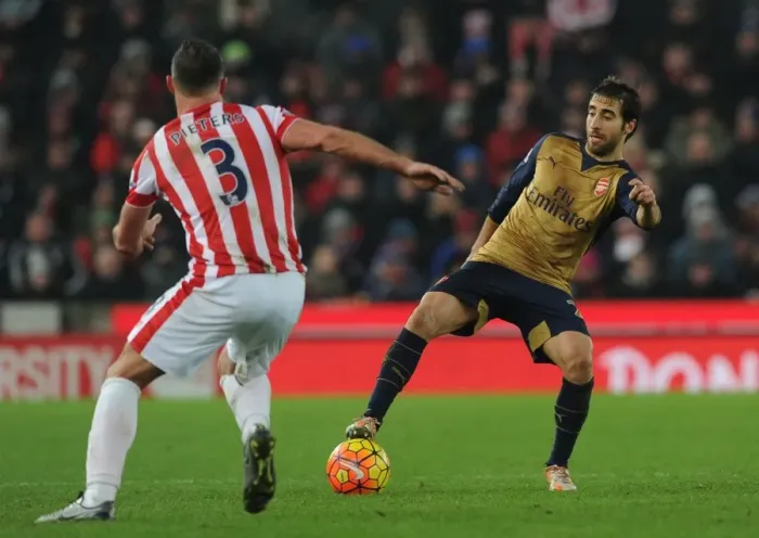 Framed Print : Flamini vs Pieters: A Fierce Battle at Stoke City vs Arsenal (2015-16) Framed Print : Flamini vs Pieters: A Fierce Battle at Stoke City vs Arsenal (2015-16)