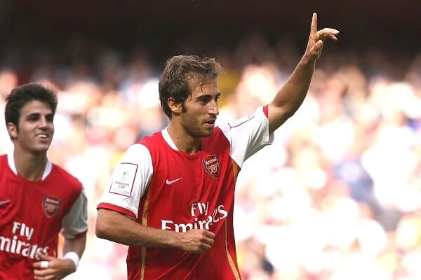 Flamini's Thrilling Goal: Arsenal Takes the Lead Against Paris Saint-Germain, Emirates Cup 2007
