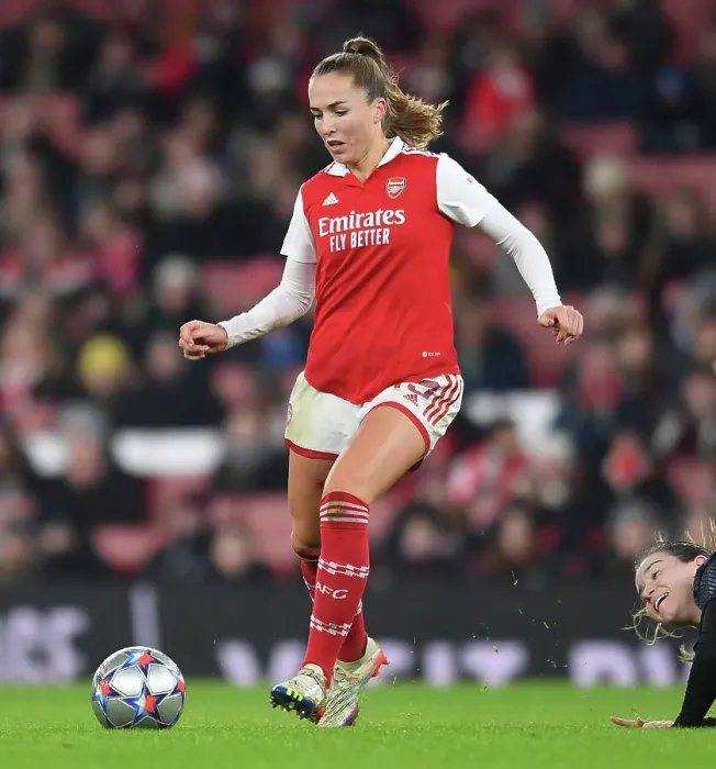 Framed Print : Focus and Determination: Kim Little's Pre-Game Ritual with Arsenal FC in the UEFA Women's Champions League