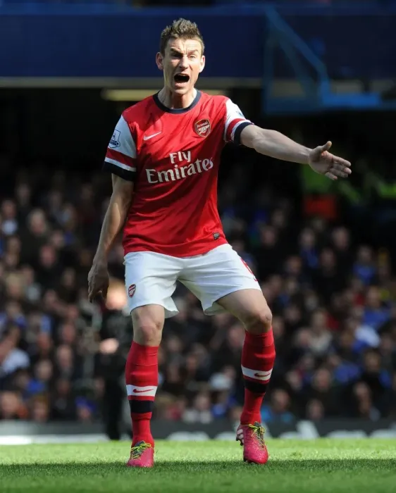 Framed Print : Focused Koscielny Amidst the Intense Chelsea-Arsenal Rivalry (2013-14) Framed Print : Focused Koscielny Amidst the Intense Chelsea-Arsenal Rivalry (2013-14)