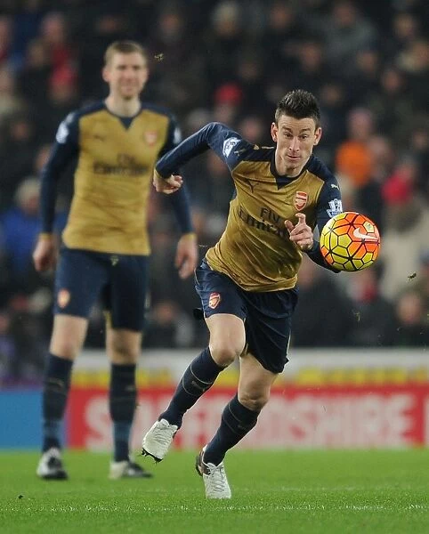 Focused Koscielny: Arsenal Star at the Heart of Stoke Clash (2015-16)