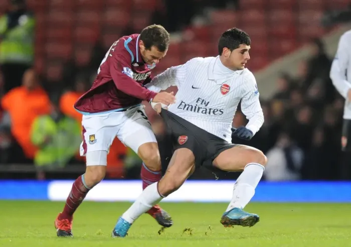Framed Print : Fran Merida (Arsenal) Alessandro Diamanti (West Ham). West Ham United 1: 2 Arsenal Framed Print : Fran Merida (Arsenal) Alessandro Diamanti (West Ham). West Ham United 1: 2 Arsenal