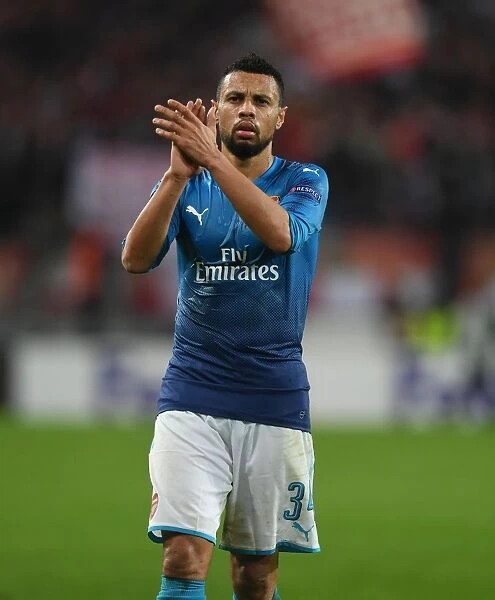 Francis Coquelin Celebrates with Arsenal Fans after UEFA Europa League Win over FC Koln