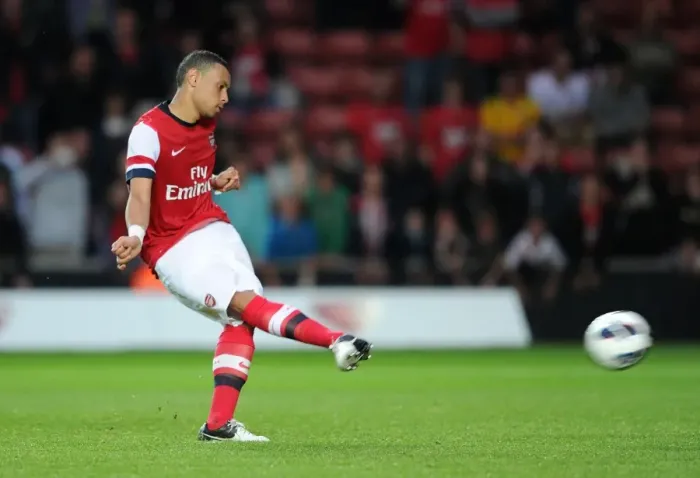 Framed Print : Francis Coquelin scores for Arsenal from the penalty spot during the shoot out