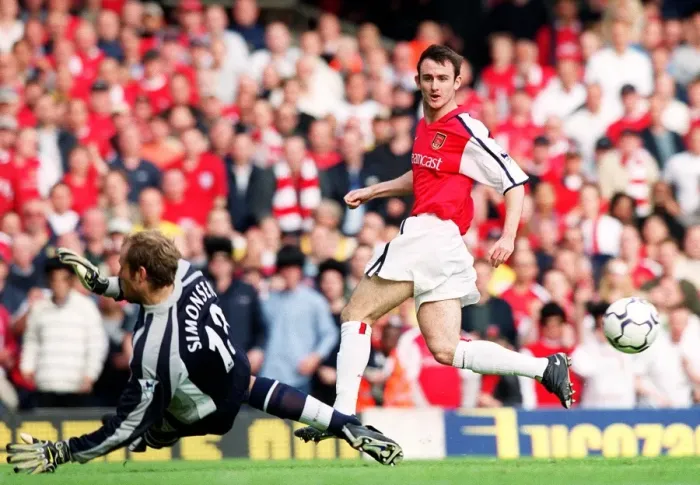 Framed Print : Francis Jeffers (Arsenal) has his shot saved by Everton goalkeeper Steve Simonsen Framed Print : Francis Jeffers (Arsenal) has his shot saved by Everton goalkeeper Steve Simonsen