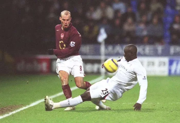 Framed Print : Freddie Ljungberg (Arsenal) Abdoulaye Faye (Bolton)