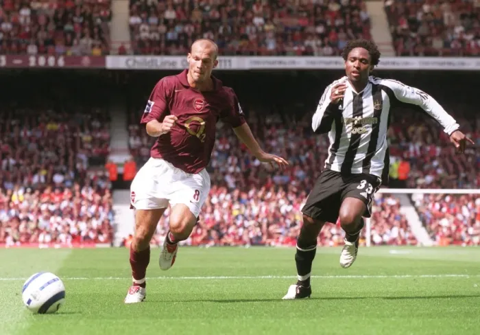 Framed Print : Freddie Ljungberg (Arsenal) Celestine Babayaro (Newcastle)