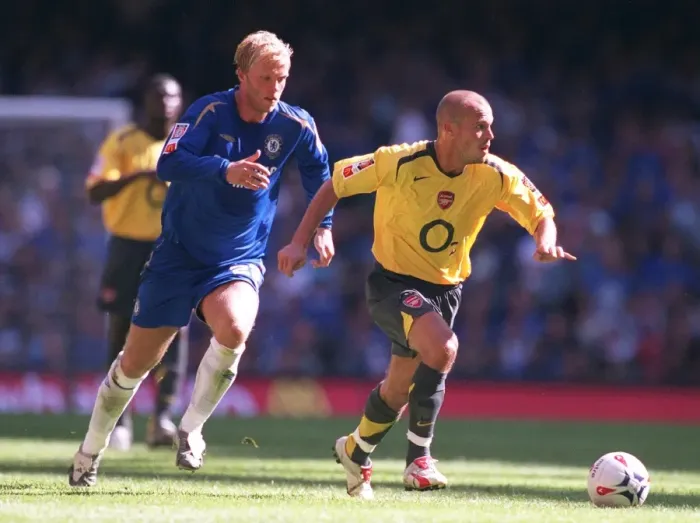 Framed Print : Freddie Ljungberg (Arsenal) Eidur Gudjohnsen (Chelsea). Arsenal 1: 2 Chelsea Framed Print : Freddie Ljungberg (Arsenal) Eidur Gudjohnsen (Chelsea). Arsenal 1: 2 Chelsea