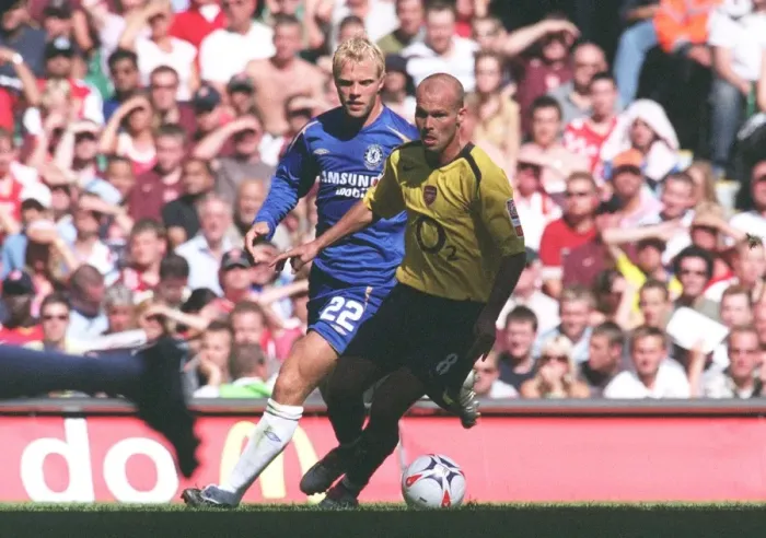 Framed Print : Freddie Ljungberg (Arsenal) Eidur Gudjohsen (Chelsea). Arsenal 1: 2 Chelsea