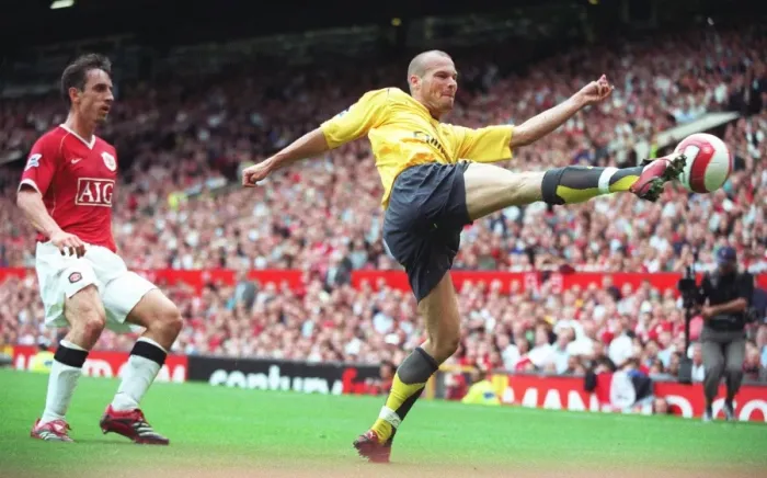 Framed Print : Freddie Ljungberg (Arsenal) Gary Neville (Manchester United) Framed Print : Freddie Ljungberg (Arsenal) Gary Neville (Manchester United)