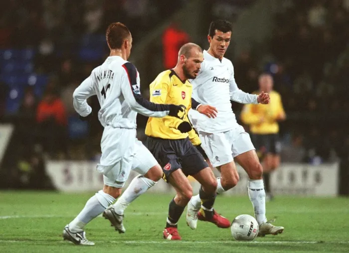 Framed Print : Freddie Ljungberg (Arsenal) Hidetoshi Nakata and Jared Borgetti (Bolton)