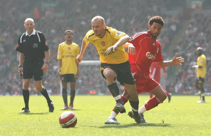 Framed Print : Freddie Ljungberg (Arsenal) Jermaine Pennant (Liverpool) Framed Print : Freddie Ljungberg (Arsenal) Jermaine Pennant (Liverpool)