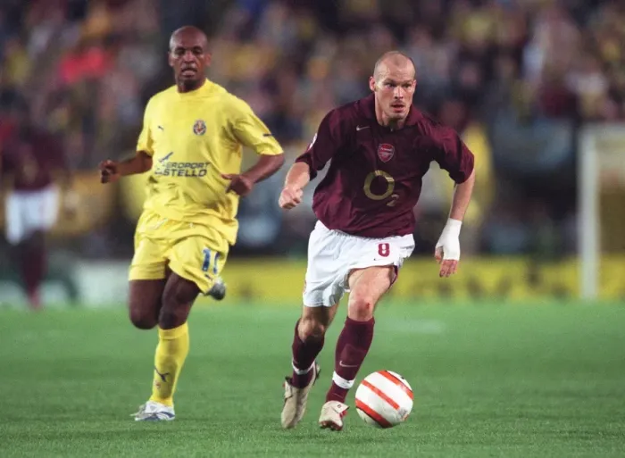 Framed Print : Freddie Ljungberg (Arsenal) Marcos Seena (Villarreal). Villarreal 0: 0 Arsenal