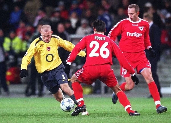 Freddie Ljungberg (Arsenal) Selver Hodzic (Thun). FC Thun 0:1 Arsenal