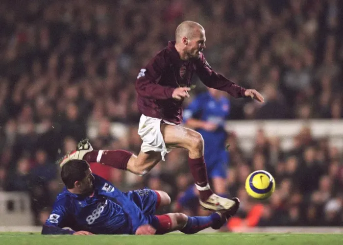 Framed Print : Freddie Ljungberg (Arsenal) Stuart Parnaby (Middlesbrough)