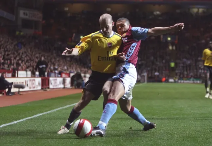 Framed Print : Freddie Ljungberg (Arsenal) Wilfred Bouma (Aston Villa) Framed Print : Freddie Ljungberg (Arsenal) Wilfred Bouma (Aston Villa)