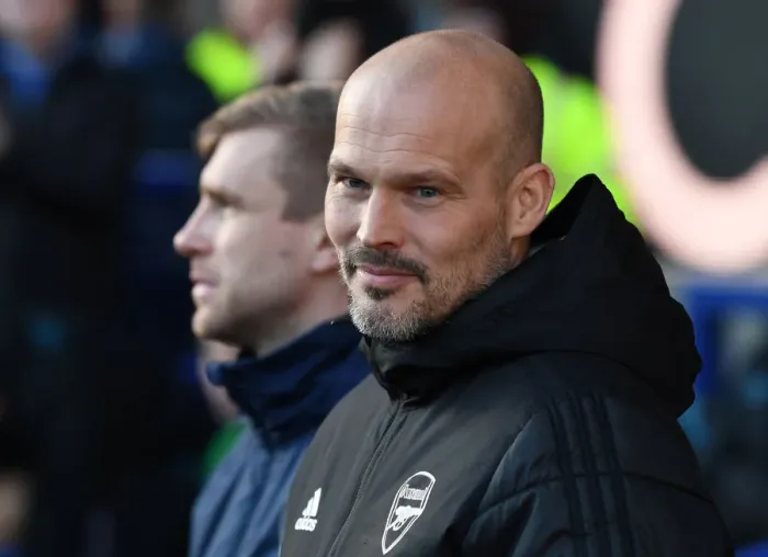 Framed Print : Freddie Ljungberg Leads Arsenal Against Everton in Premier League Clash
