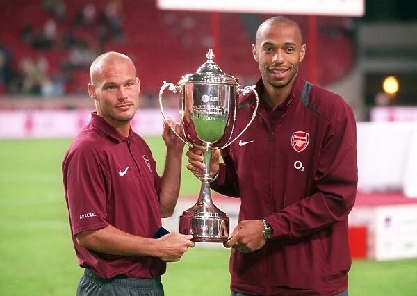 Freddie Ljungberg and Thierry Henry (Arsenal). Arsenal 2:1 Porto