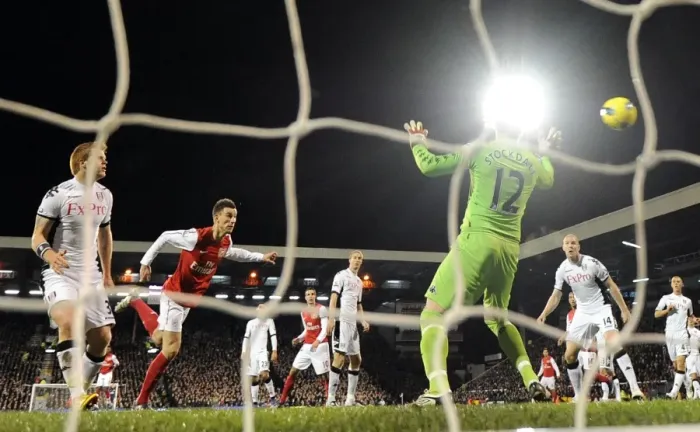 Framed Print : Fulham v Arsenal - Premier League Framed Print : Fulham v Arsenal - Premier League