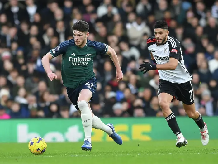 Framed Print : Fulham vs. Arsenal: Declan Rice Clash in the 2023-24 Premier League Framed Print : Fulham vs. Arsenal: Declan Rice Clash in the 2023-24 Premier League