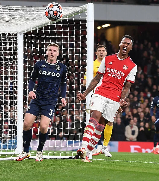 Gabriel in Action: Arsenal vs Aston Villa, Premier League 2021-22