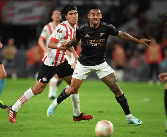 Framed Print : Gabriel Jesus Breaks Past PSV's Erick Gutierrez in Arsenal's UEFA Europa League Clash (PSV Eindhoven vs Arsenal 2022-23)