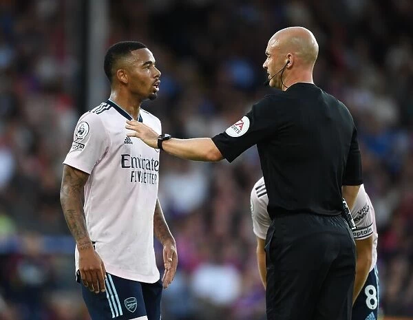 Gabriel Jesus Contests Call with Referee Taylor: Crystal Palace vs. Arsenal, Premier League 2022-23