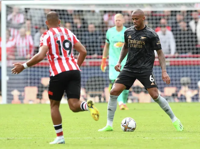 Framed Print : Gabriel Magalhaes in Action: Brentford vs Arsenal, Premier League 2022-23