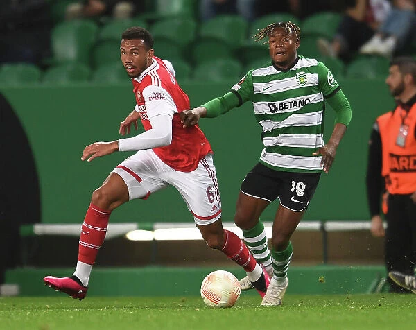 Gabriel Magalhaes Clashes with Fatawu Issahaku: Arsenal vs. Sporting CP - UEFA Europa League 2022-23, Round of 16, Lisbon