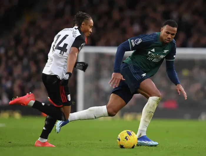 Framed Print : Gabriel Magalhaes Shuts Down Bobby De Cordova-Reid in Fulham vs. Arsenal Premier League Clash (2023-24)