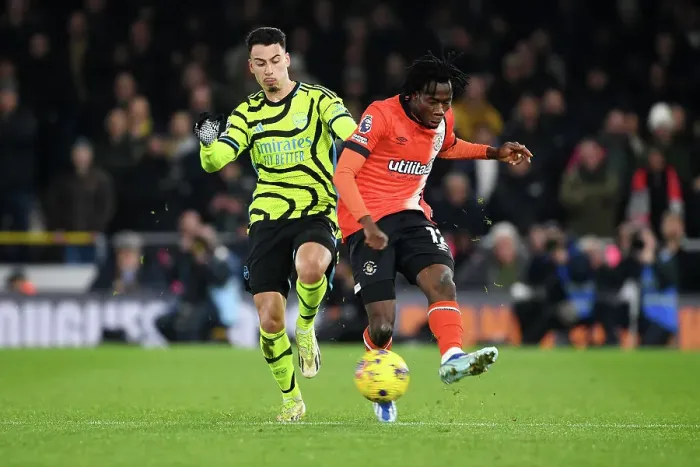 Framed Print : Gabriel Martinelli Closes In: Intense Moment as Luton Town's Issa Kabore is Pressured