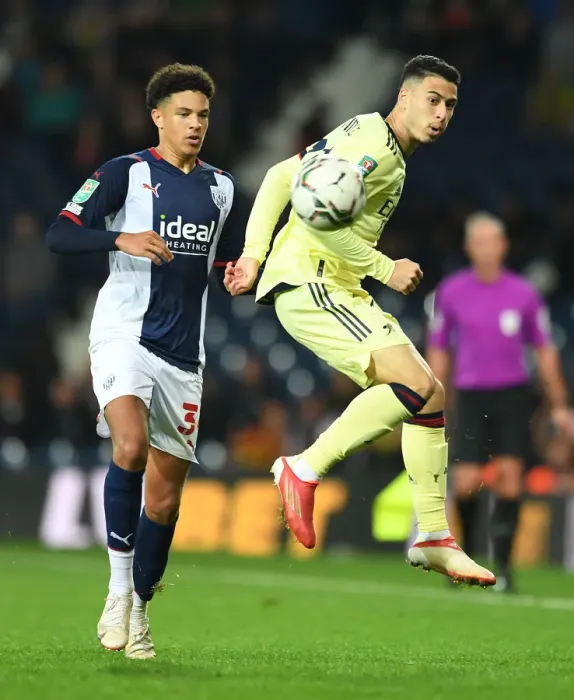 Framed Print : Gabriel Martinelli Faces Ethan Egan Pressure in Carabao Cup Clash: West Bromwich Albion vs Arsenal Framed Print : Gabriel Martinelli Faces Ethan Egan Pressure in Carabao Cup Clash: West Bromwich Albion vs Arsenal