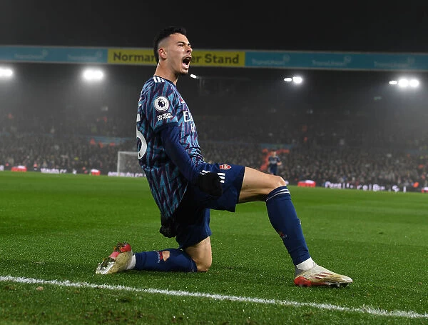Gabriel Martinelli Scores First Arsenal Goal: Leeds United vs. Arsenal, Premier League 2021-22 - Martinelli's Debut Strike for the Gunners