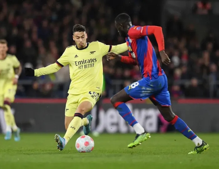 Framed Print : Gabriel Martinelli vs Cheikhou Kouyate: Battle at Selhurst Park - Crystal Palace vs Arsenal, Premier League 2021-22 Framed Print : Gabriel Martinelli vs Cheikhou Kouyate: Battle at Selhurst Park - Crystal Palace vs Arsenal, Premier League 2021-22
