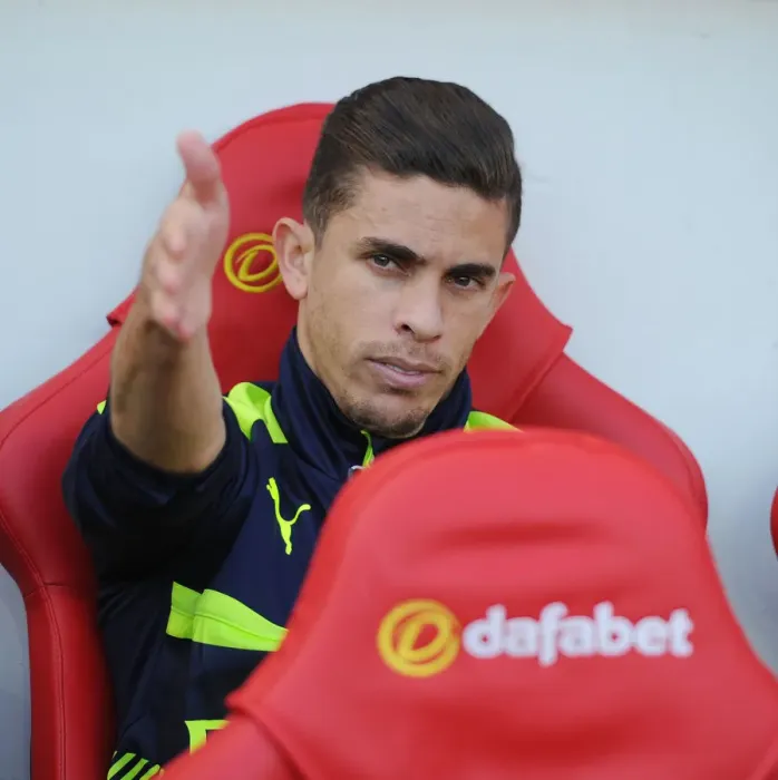 Framed Print : Gabriel Ready for Action: Sunderland vs Arsenal, Premier League 2016-17 Framed Print : Gabriel Ready for Action: Sunderland vs Arsenal, Premier League 2016-17