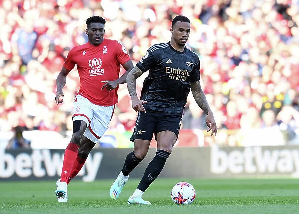 Gabriel vs Awoniyi: Intense Battle at Nottingham Forest vs Arsenal FC, Premier League 2022-23