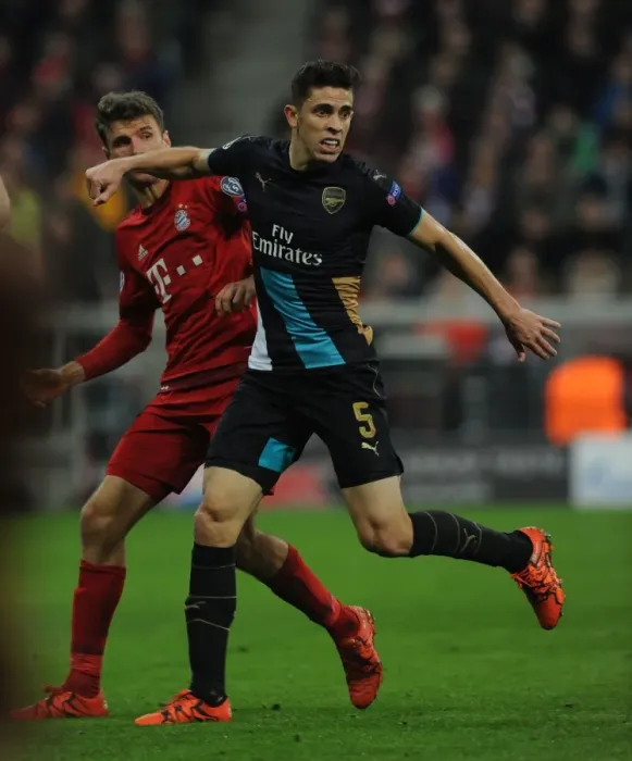 Framed Print : Gabriel vs Muller: A Champions League Showdown - Bayern Munich vs Arsenal