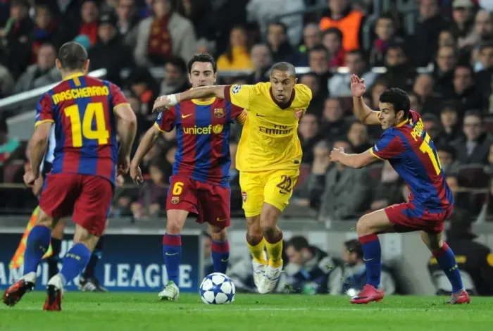 Framed Print : Gael Clichy (Arsenal) takes on Xavi and Pedro Rodriguez (Barcelona). Barcelona 3